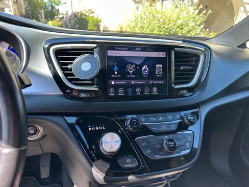 Used 2020 Chrysler Pacifica Touring w/ Advanced Safetytec Group image 11