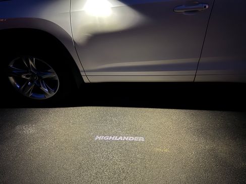 Used 2018 Toyota Highlander Limited image 32