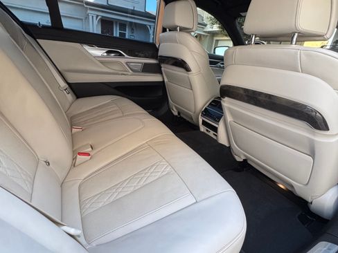 Used 2022 BMW 750Li xDrive AWD/4WD image 15