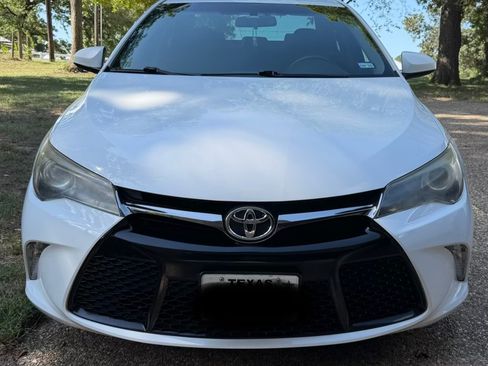 Used 2016 Toyota Camry SE FWD image 1