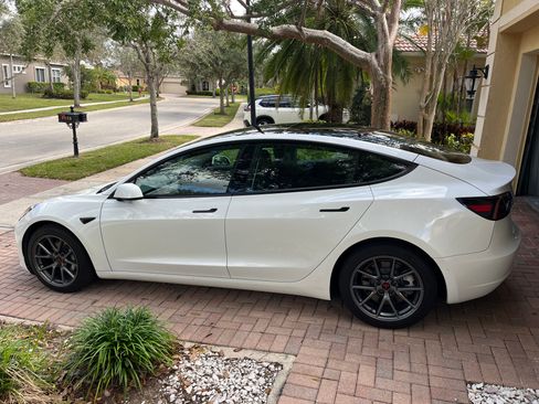 Used 2022 Tesla Model 3 image 4