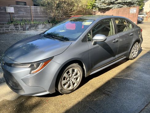 Used 2020 Toyota Corolla LE FWD image 14