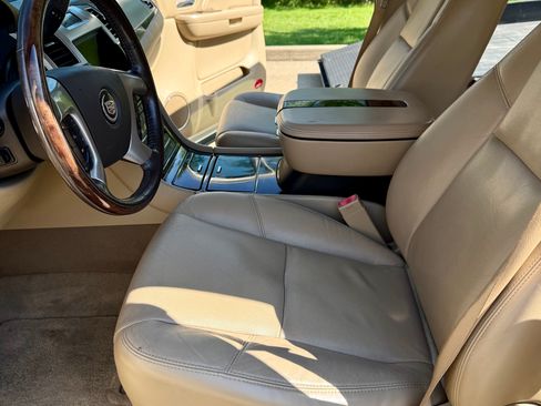 Used 2009 Cadillac Escalade AWD image 17