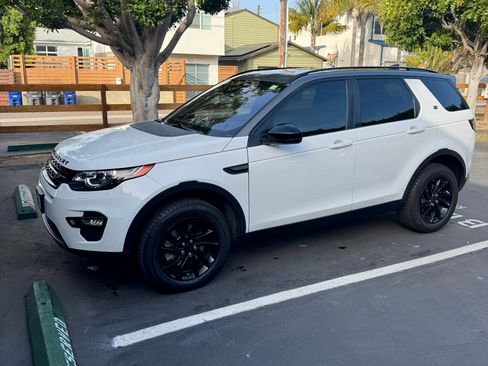Used 2018 Land Rover Discovery Sport HSE image 2