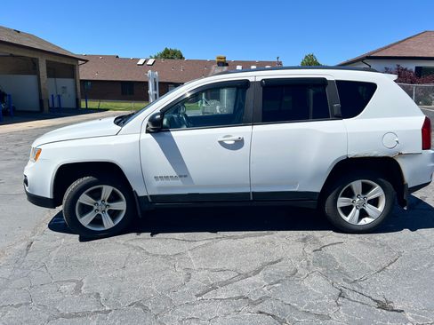 Used 2011 Jeep Compass 4WD image 4