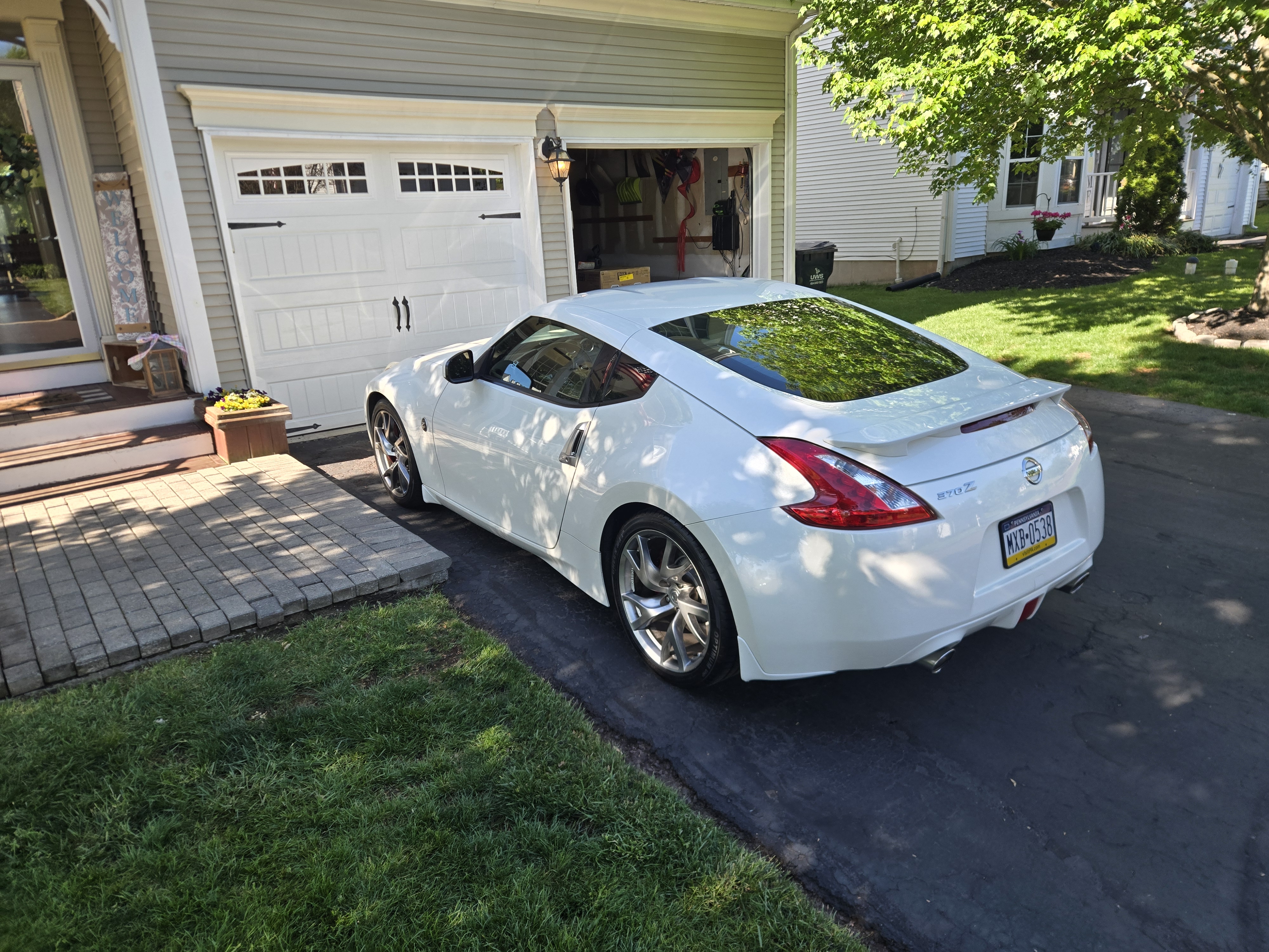 Used 2016 Nissan 370Z Coupe RWD image 9