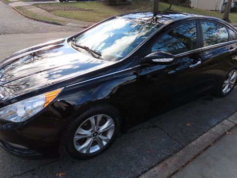 Used 2012 Hyundai Sonata Limited w/ Navigation Pkg image 2