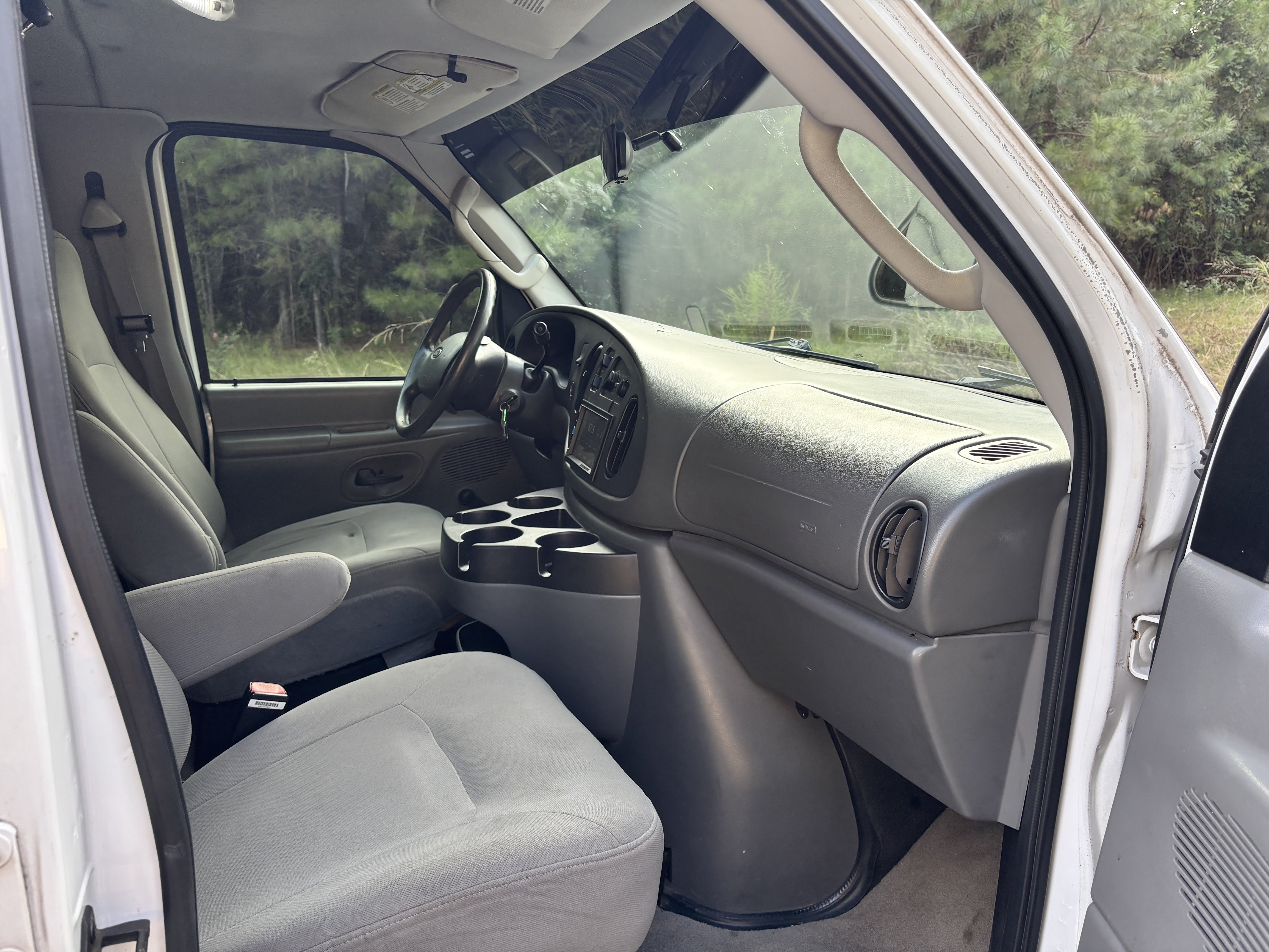 Used 2006 Ford E-350 and Econoline 350 XL RWD image 19