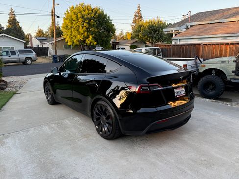 Used 2021 Tesla Model Y Performance image 2