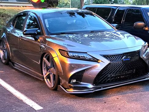 Used 2020 Toyota Camry SE image 1