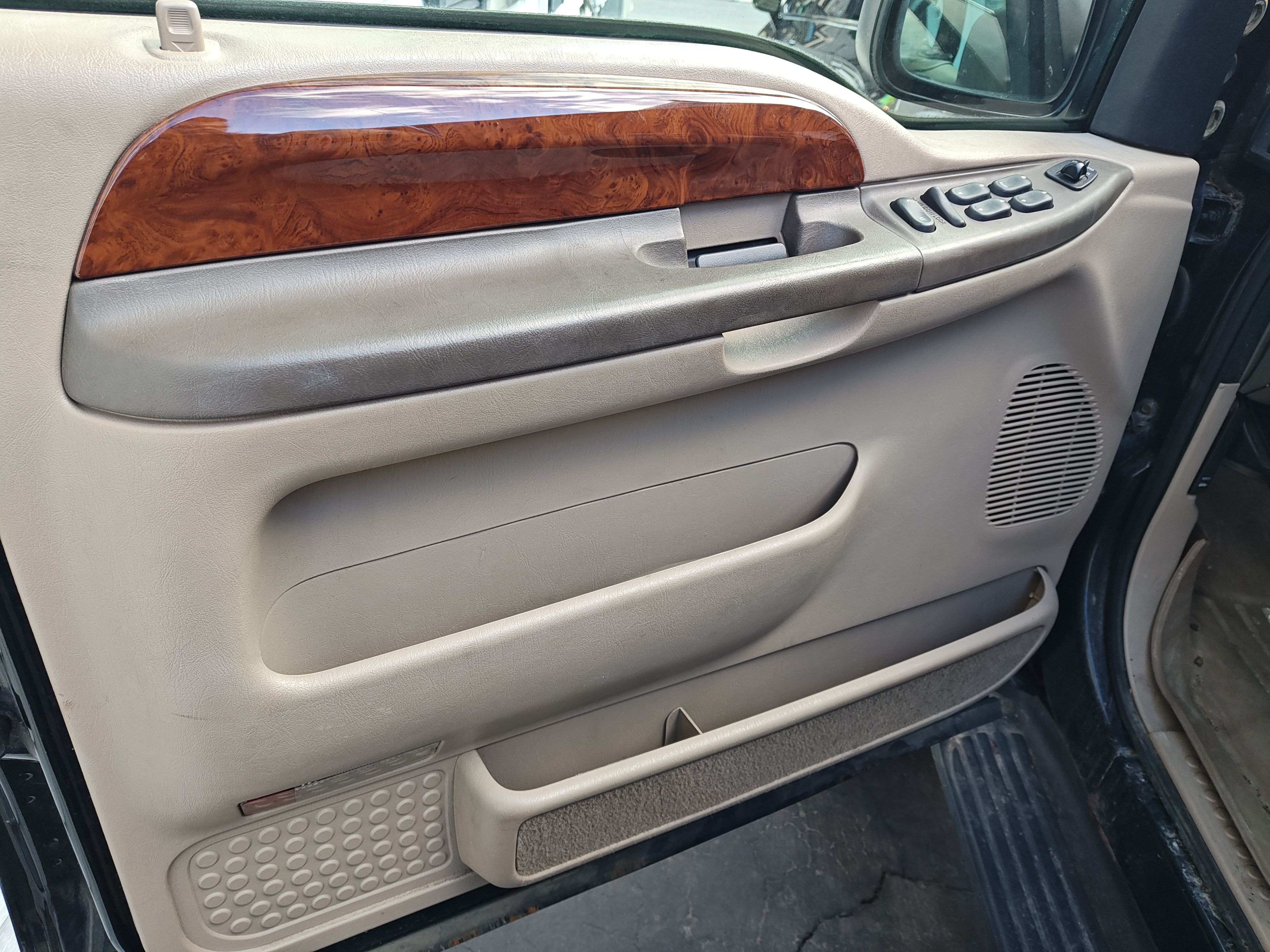 Used 2001 Ford Excursion Limited AWD/4WD image 20