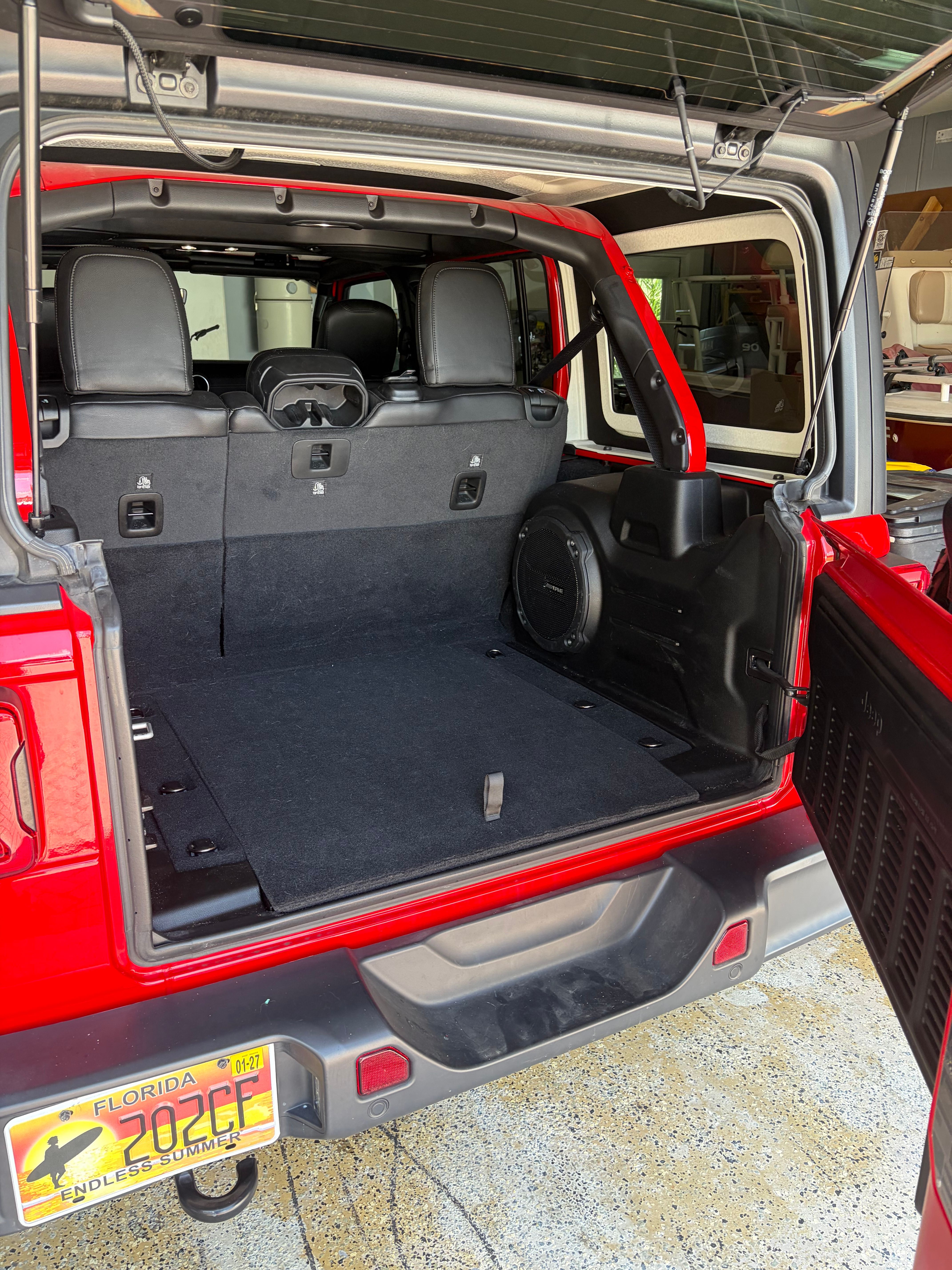 Used 2020 Jeep Wrangler Unlimited Sahara AWD/4WD image 4