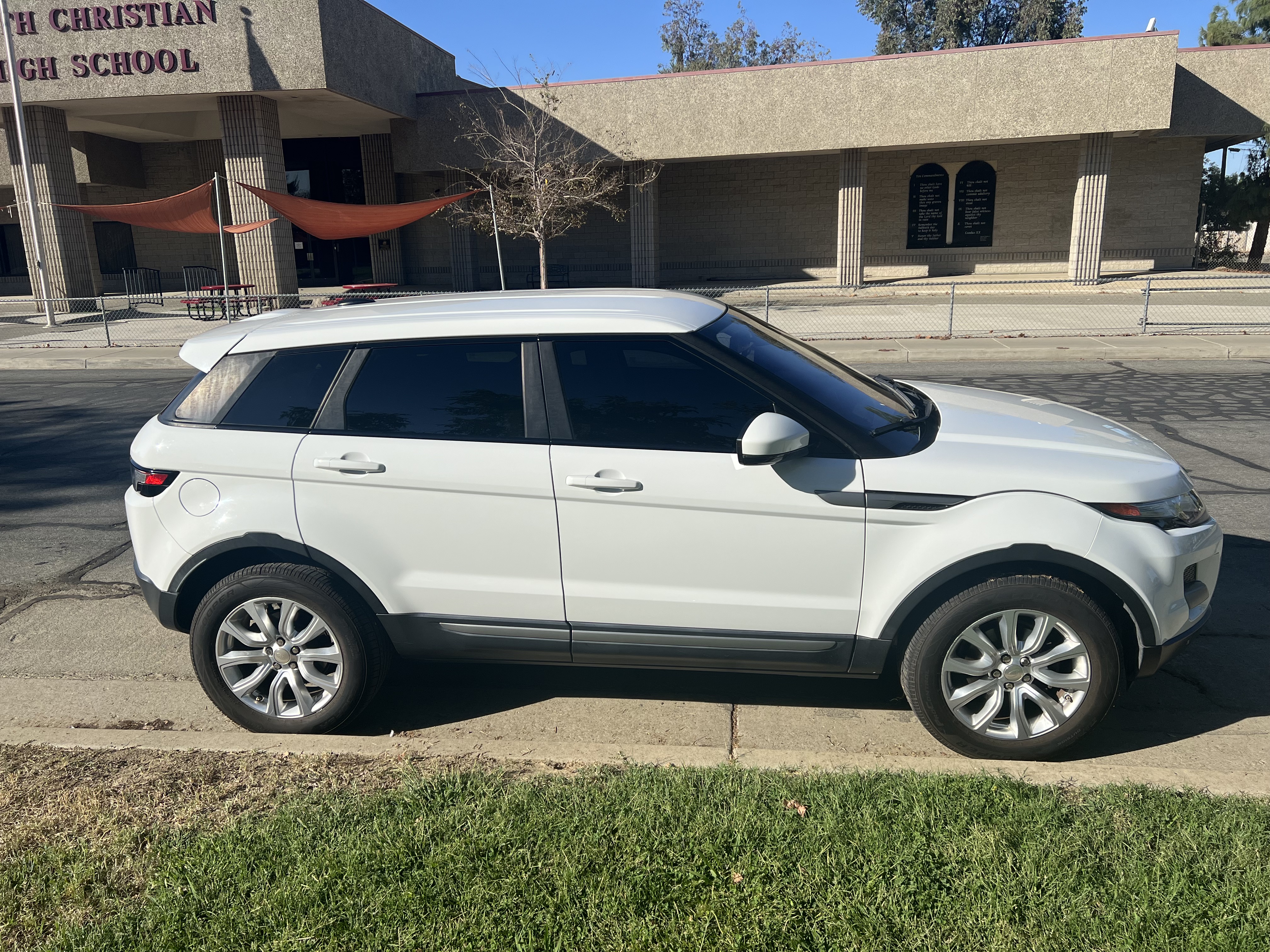 Used 2015 Land Rover Range Rover Evoque Pure AWD/4WD image 2