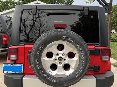 Used 2015 Jeep Wrangler Sahara AWD/4WD image 9