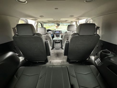 Used 2016 Cadillac Escalade Luxury image 12