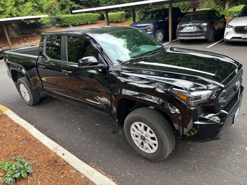 Used 2024 Toyota Tacoma SR5 AWD/4WD image 2