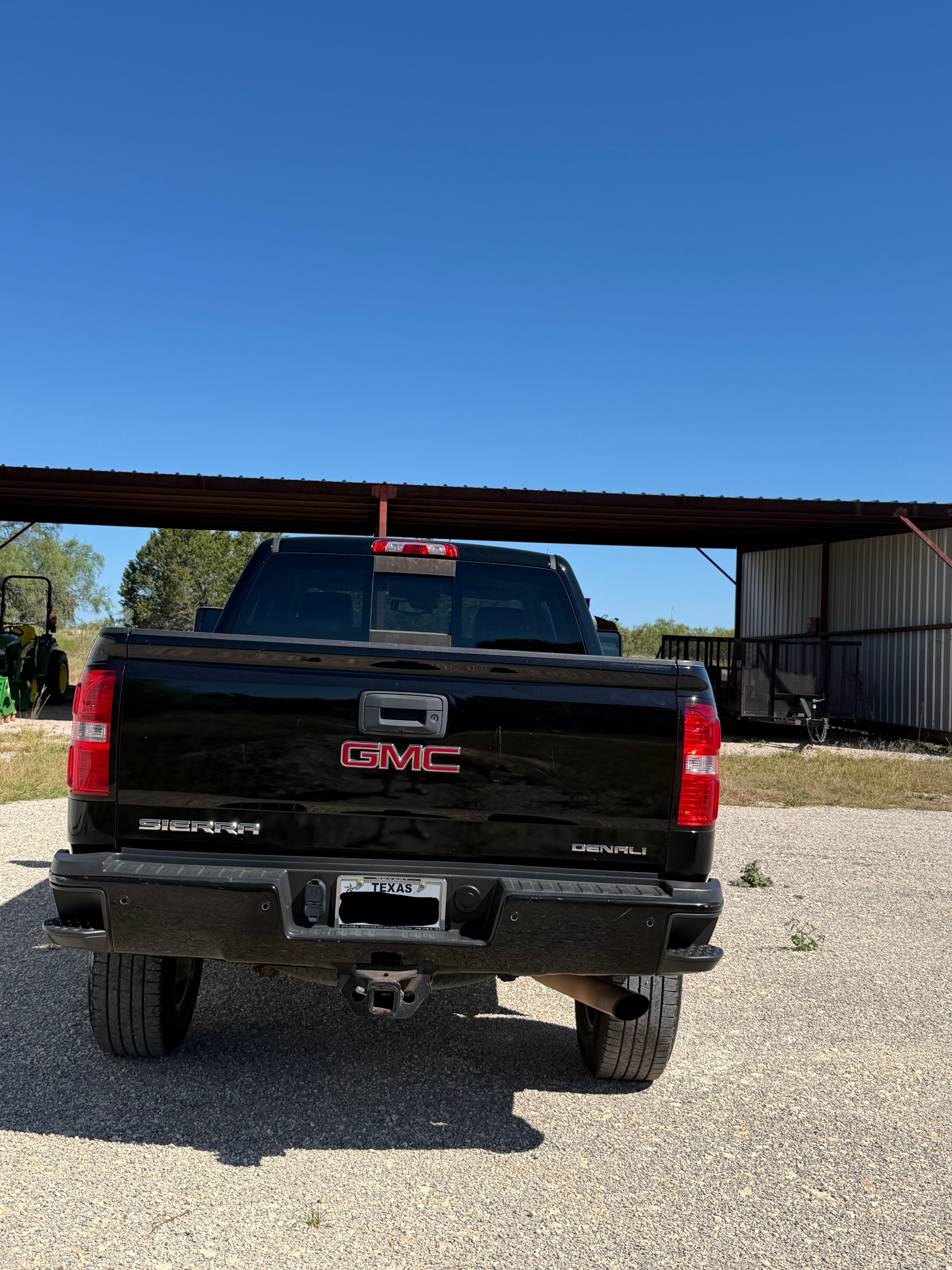 Used 2017 GMC Sierra 2500 Denali w/ Suspension Package, Off-Road AWD/4WD image 8