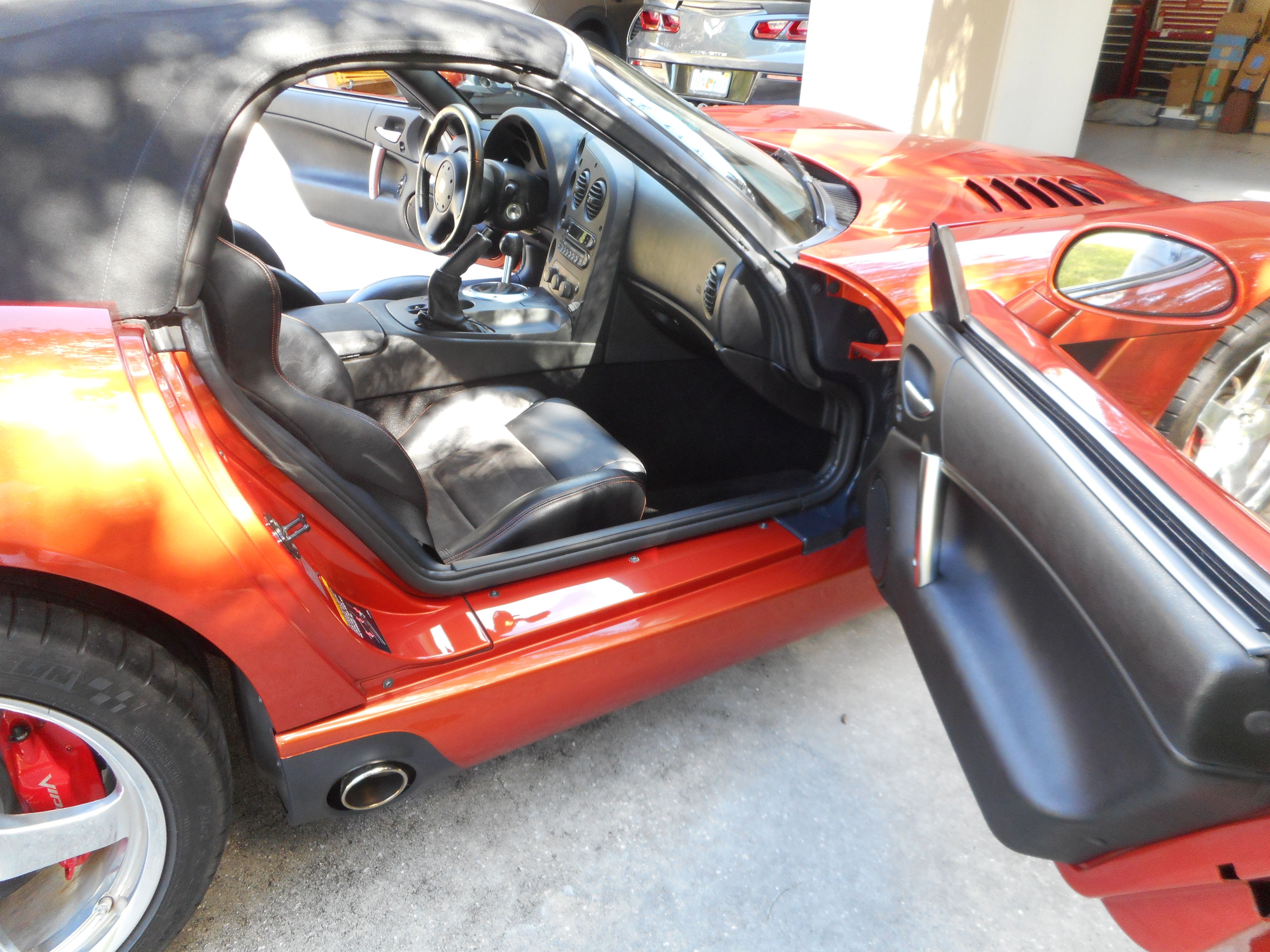 Used 2005 Dodge Viper SRT-10 w/ Copperhead Edition Group RWD image 17