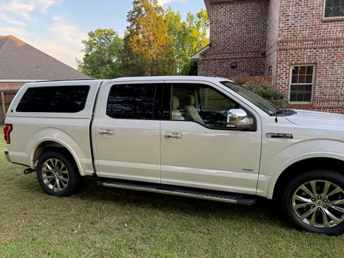 Used 2015 Ford F150 Lariat w/ Equipment Group 502A Luxury RWD image 8