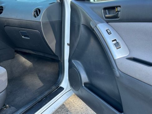 Used 2005 Pontiac Vibe w/ Power Group Value Package image 10