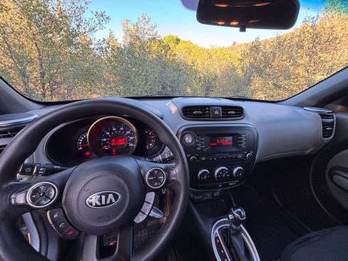 Used 2016 Kia Soul FWD image 13