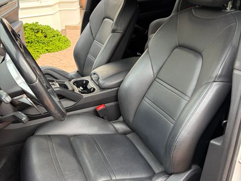 Used 2020 Porsche Cayenne AWD/4WD image 15