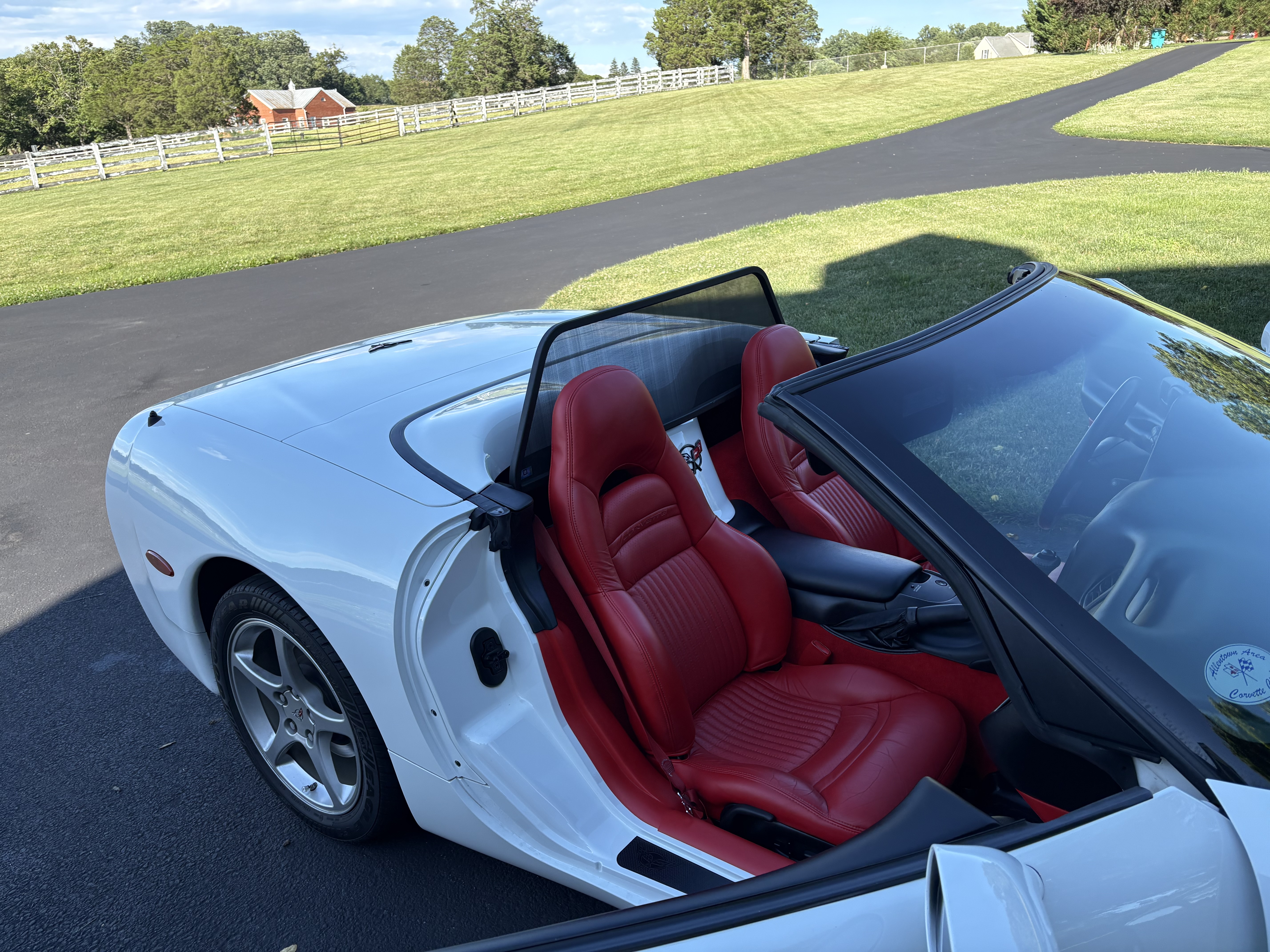 Used 2000 Chevrolet Corvette Convertible w/ Performance Handling Pkg RWD image 4