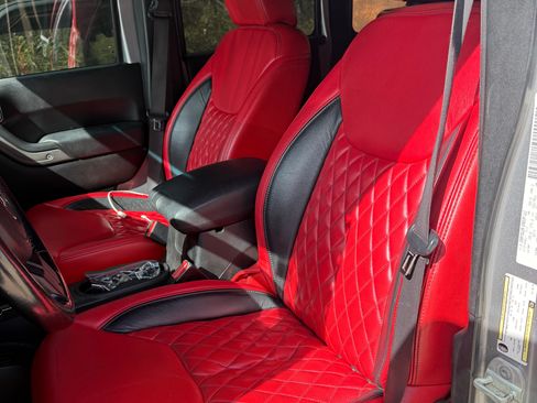 Used 2014 Jeep Wrangler Unlimited Sport w/ Connectivity Group image 13