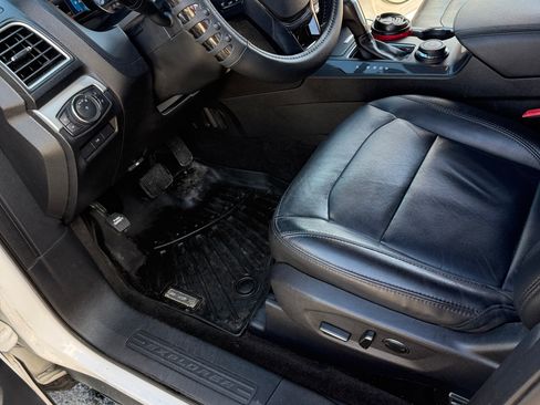 Used 2016 Ford Explorer XLT w/ Equipment Group 202A image 15