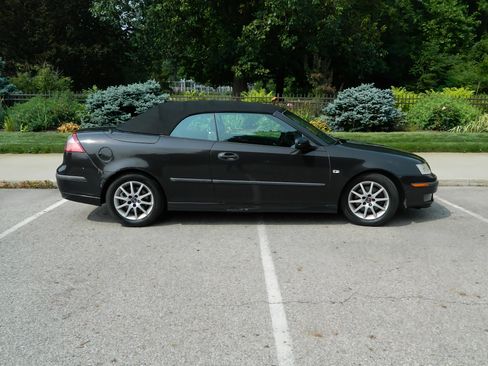 Used 2004 Saab 9-3 Arc FWD image 2