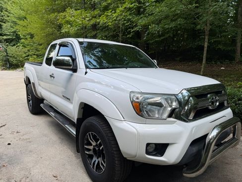 Used 2013 Toyota Tacoma 4x4 Access Cab V6 w/ SR5 Pkg image 5