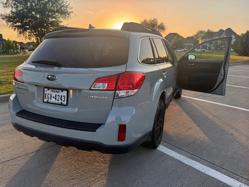 Used 2014 Subaru Outback 2.5i Limited w/ Moonroof Package image 18