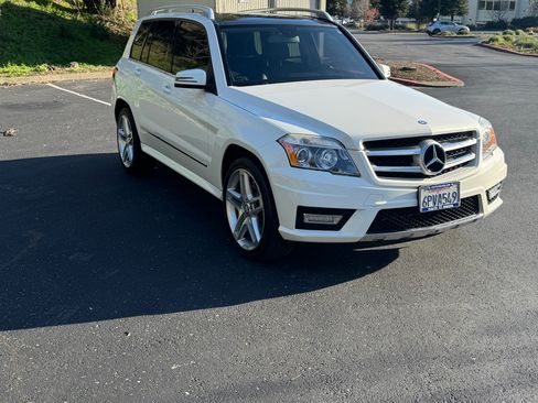 Used 2011 Mercedes-Benz GLK 350 4MATIC image 2