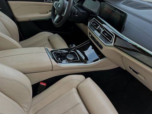 Used 2021 BMW X5 xDrive40i w/ M Sport Package image 14