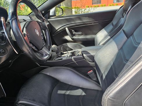 Used 2015 Maserati GranTurismo Sport image 2