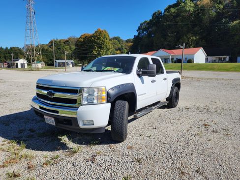 Used 2011 Chevrolet Silverado 1500 LT w/ All-Star Edition image 2