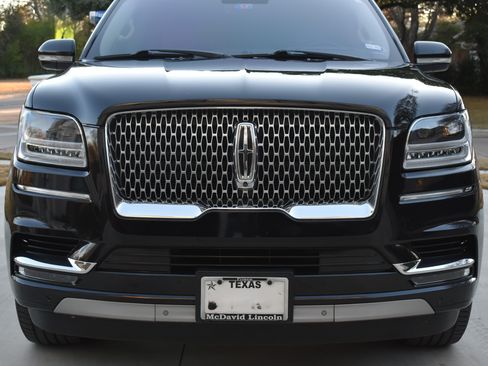 Used 2019 Lincoln Navigator L Reserve image 1