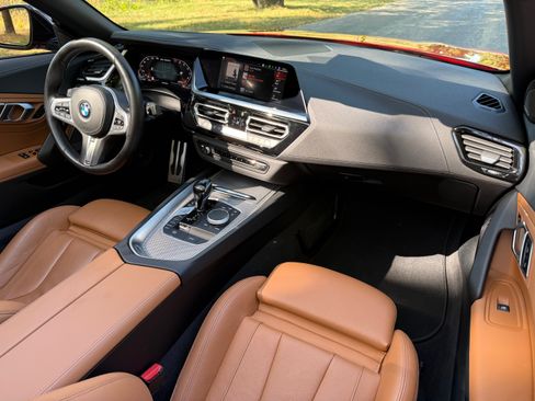 Used 2022 BMW Z4 M40i w/ Premium Package image 13