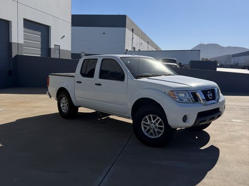 Used 2017 Nissan Frontier SV image 4