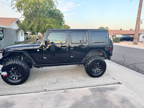 Used 2016 Jeep Wrangler Unlimited Rubicon w/ Max Tow Package AWD/4WD image 1