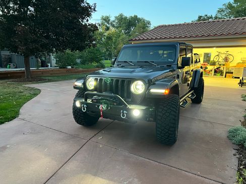 Used 2022 Jeep Gladiator Rubicon w/ Cold Weather Group AWD/4WD image 10