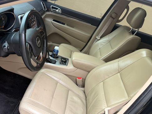 Used 2018 Jeep Grand Cherokee Limited image 2