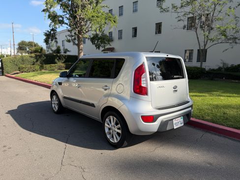 Used 2012 Kia Soul + FWD image 9
