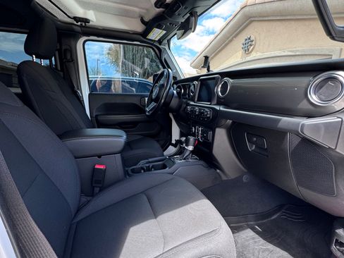Used 2020 Jeep Wrangler Unlimited Sahara w/ Uconnect 4C Nav & Sound Group AWD/4WD image 12