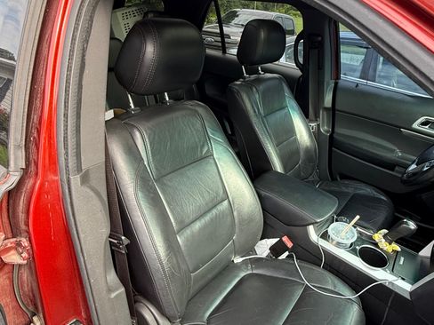 Used 2014 Ford Explorer XLT w/ Equipment Group 202A AWD/4WD image 10