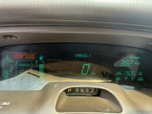 Used 1996 Lincoln Town Car Cartier image 14