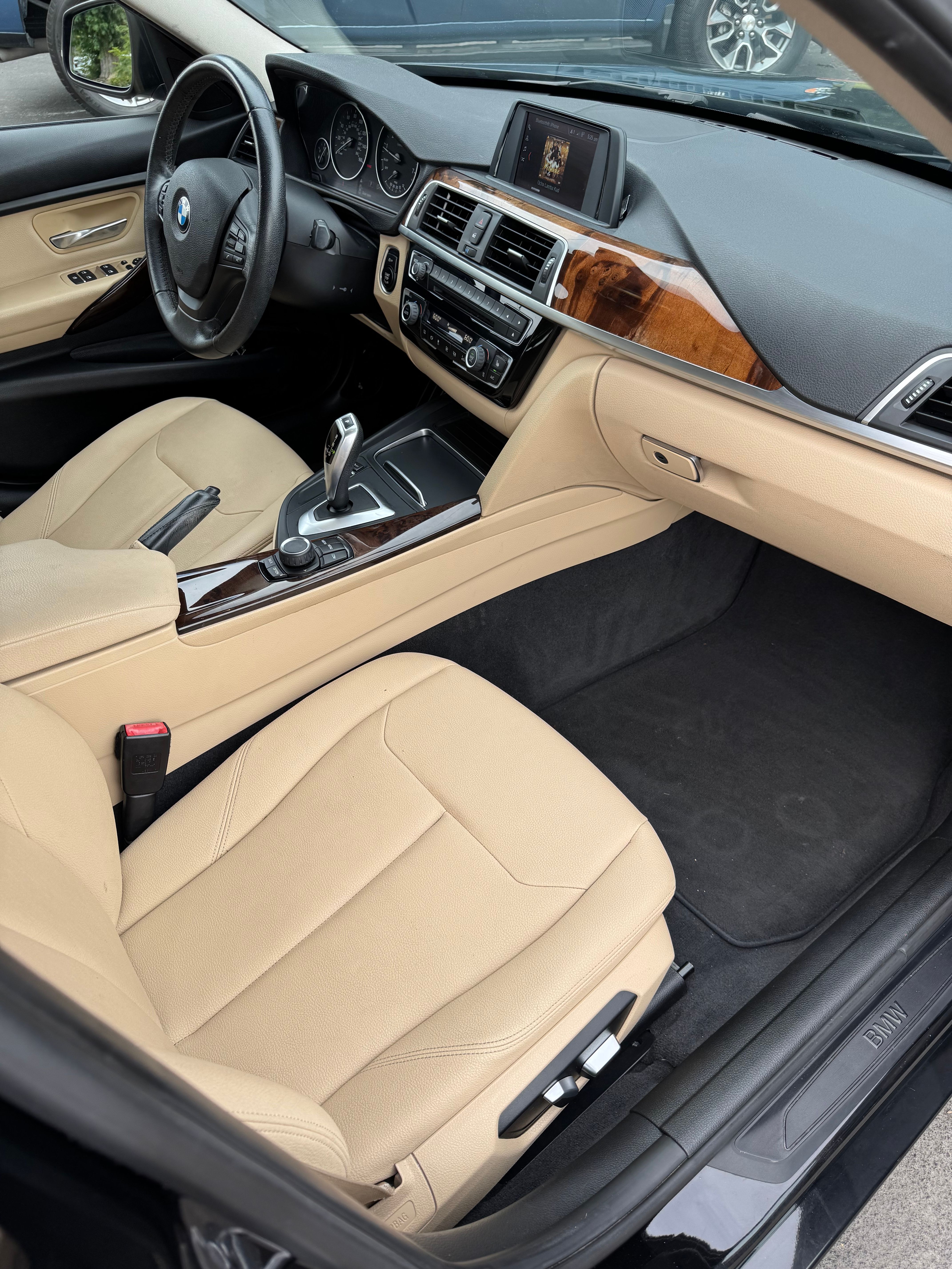 Used 2018 BMW 320i Sedan RWD image 6