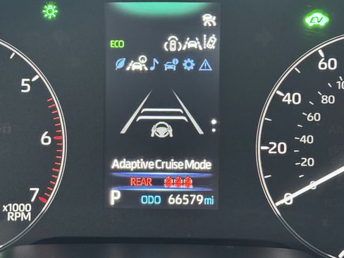 Used 2023 Toyota Corolla SE w/ SE Package image 15