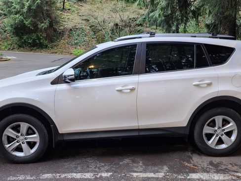 Used 2013 Toyota RAV4 XLE image 9