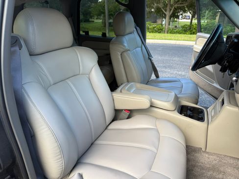 Used 2001 Chevrolet Tahoe LS w/ LS Preferred Equipment Group image 8